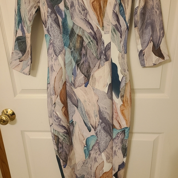 Colorful Patterned Fitted Dress - Picture 13 of 15